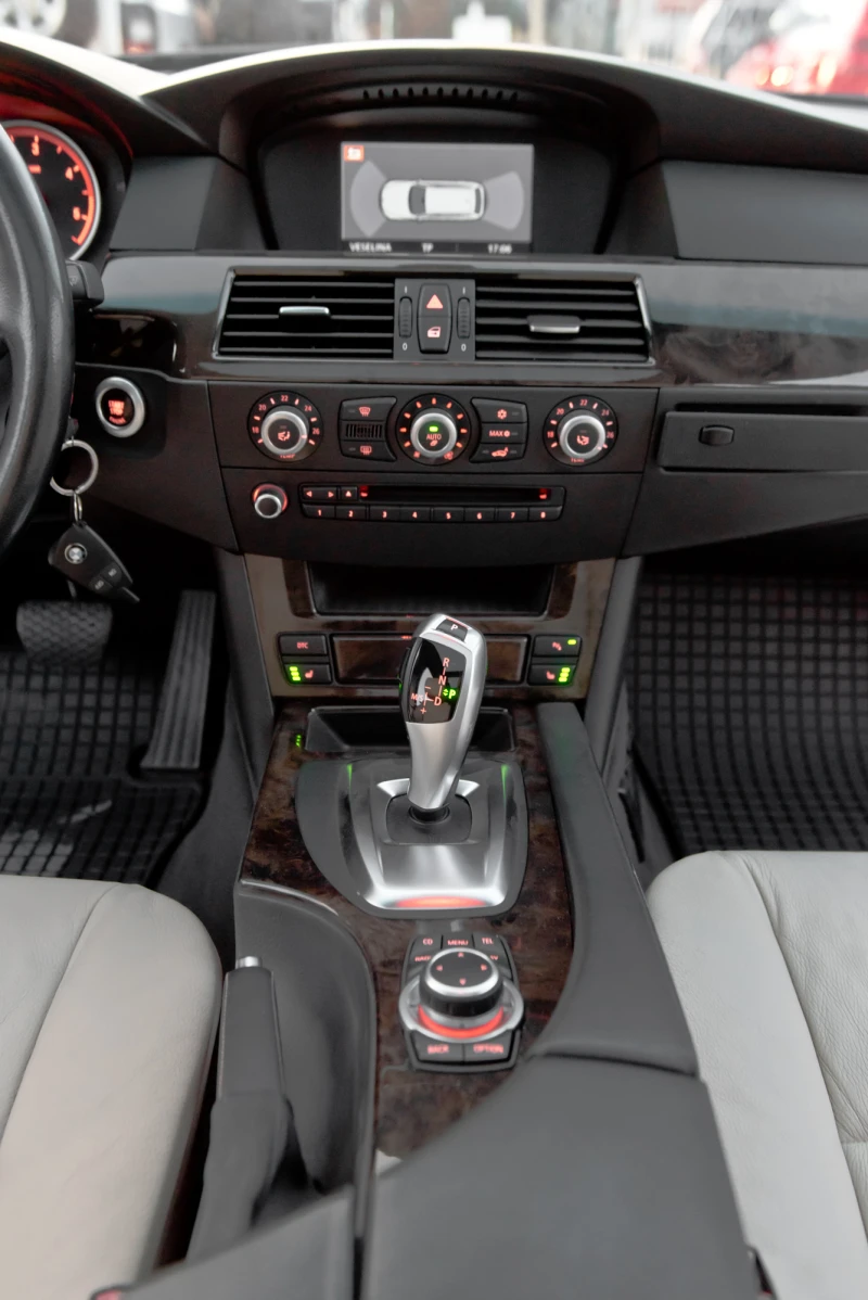 BMW 520 d face automat panorama, снимка 15 - Автомобили и джипове - 53158735