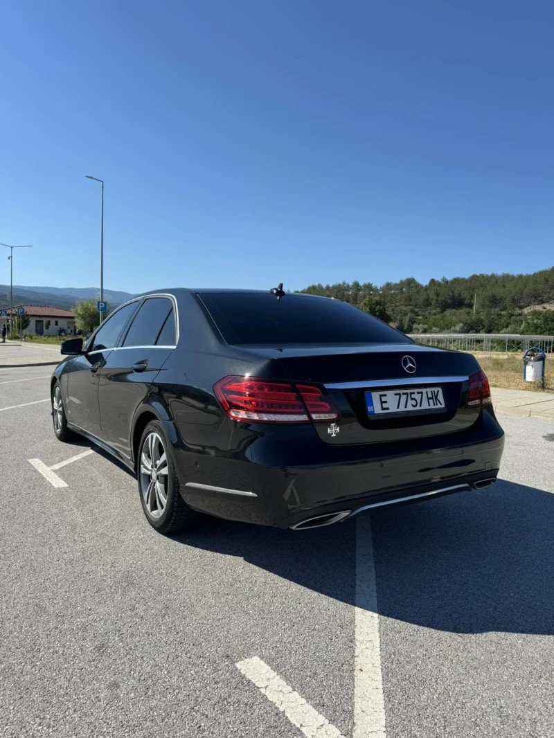 Mercedes-Benz E 220, снимка 5 - Автомобили и джипове - 53278977