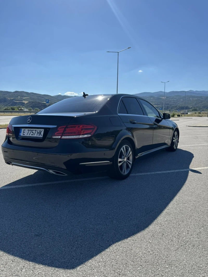 Mercedes-Benz E 220, снимка 4 - Автомобили и джипове - 53278977