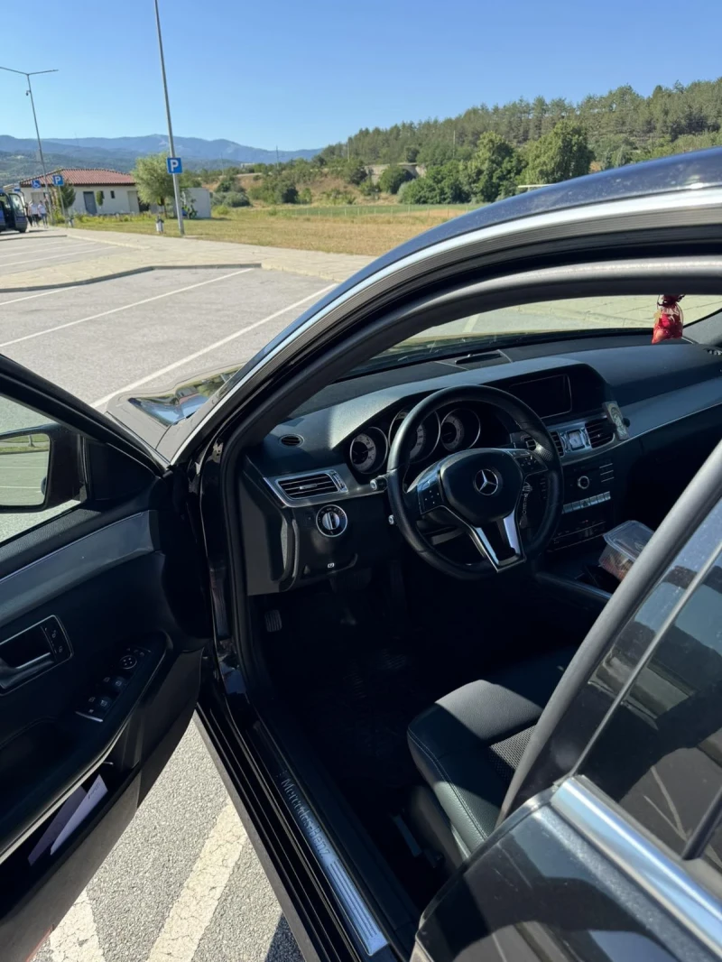 Mercedes-Benz E 220, снимка 7 - Автомобили и джипове - 53278977