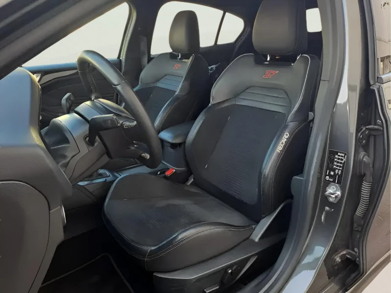 Ford Focus 2.3 Ecoboost, снимка 10 - Автомобили и джипове - 53448338