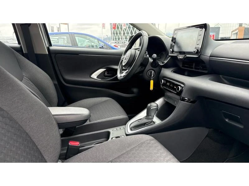 Toyota Yaris 1.5 HSD DYNAMIC - изображение 6