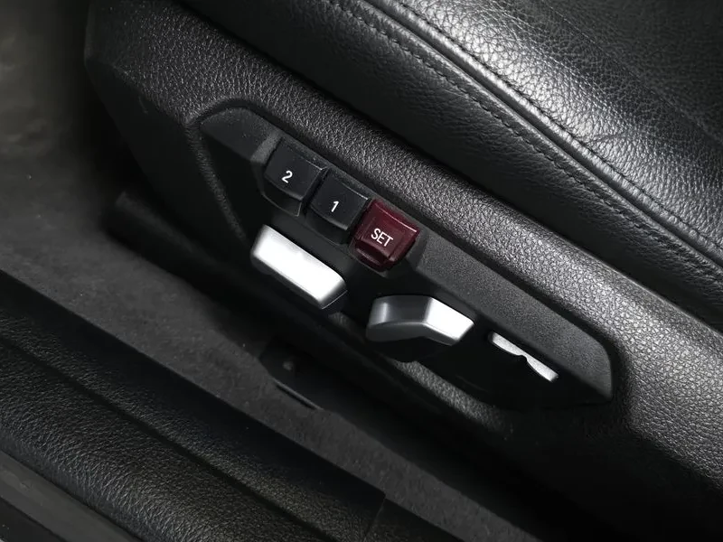 BMW 330 I M Sports, снимка 17 - Автомобили и джипове - 56162026
