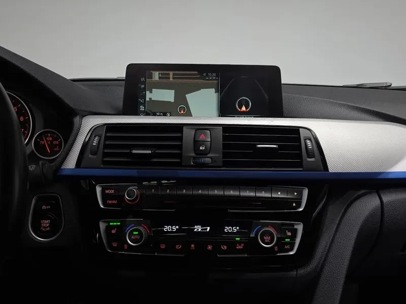 BMW 330 I M Sports, снимка 12 - Автомобили и джипове - 56162026