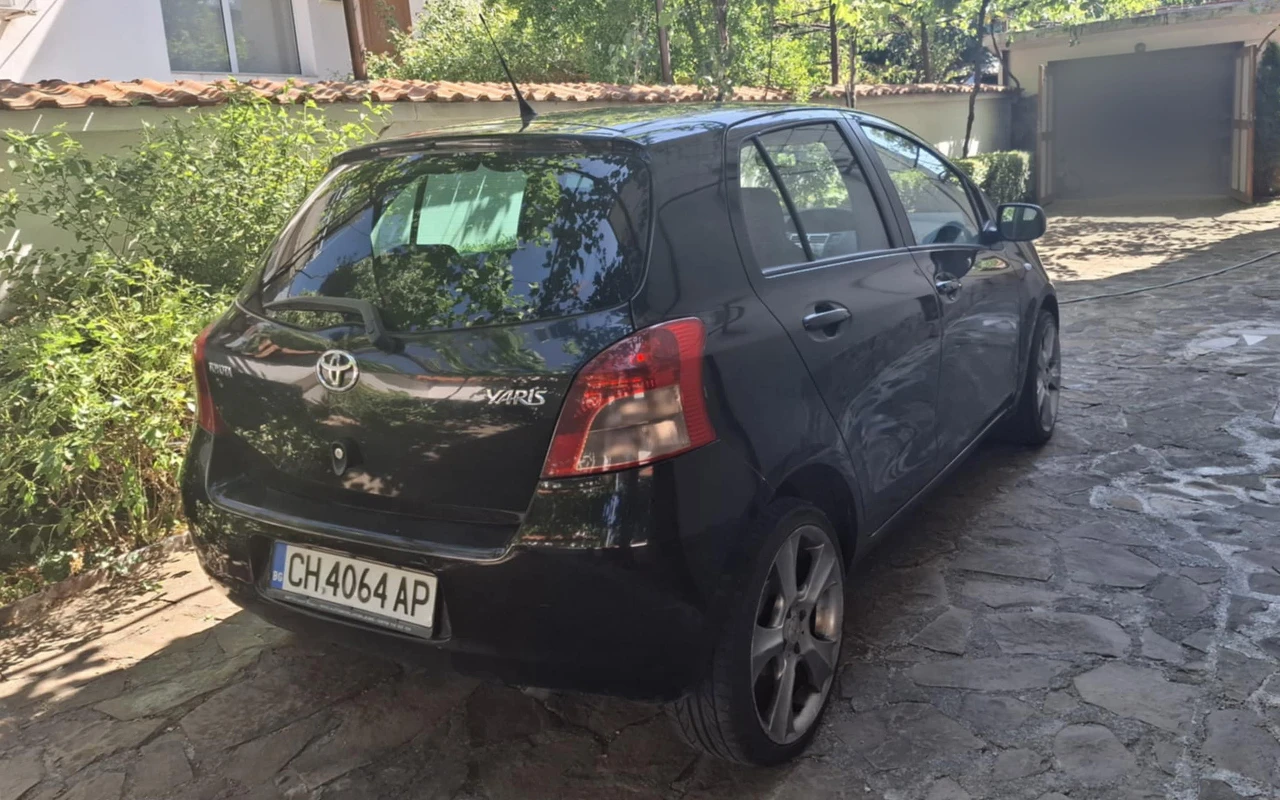 Toyota Yaris  - изображение 9