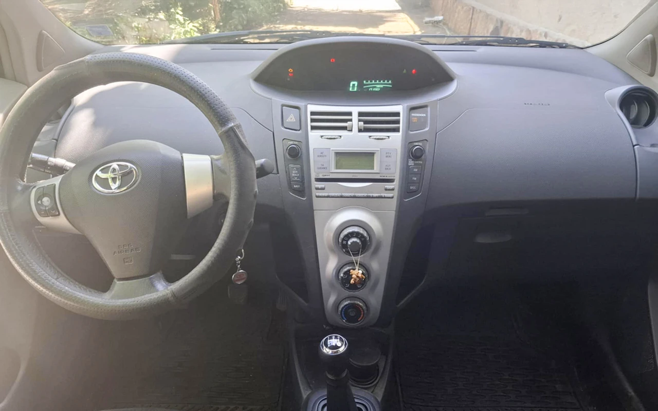 Toyota Yaris  - изображение 8