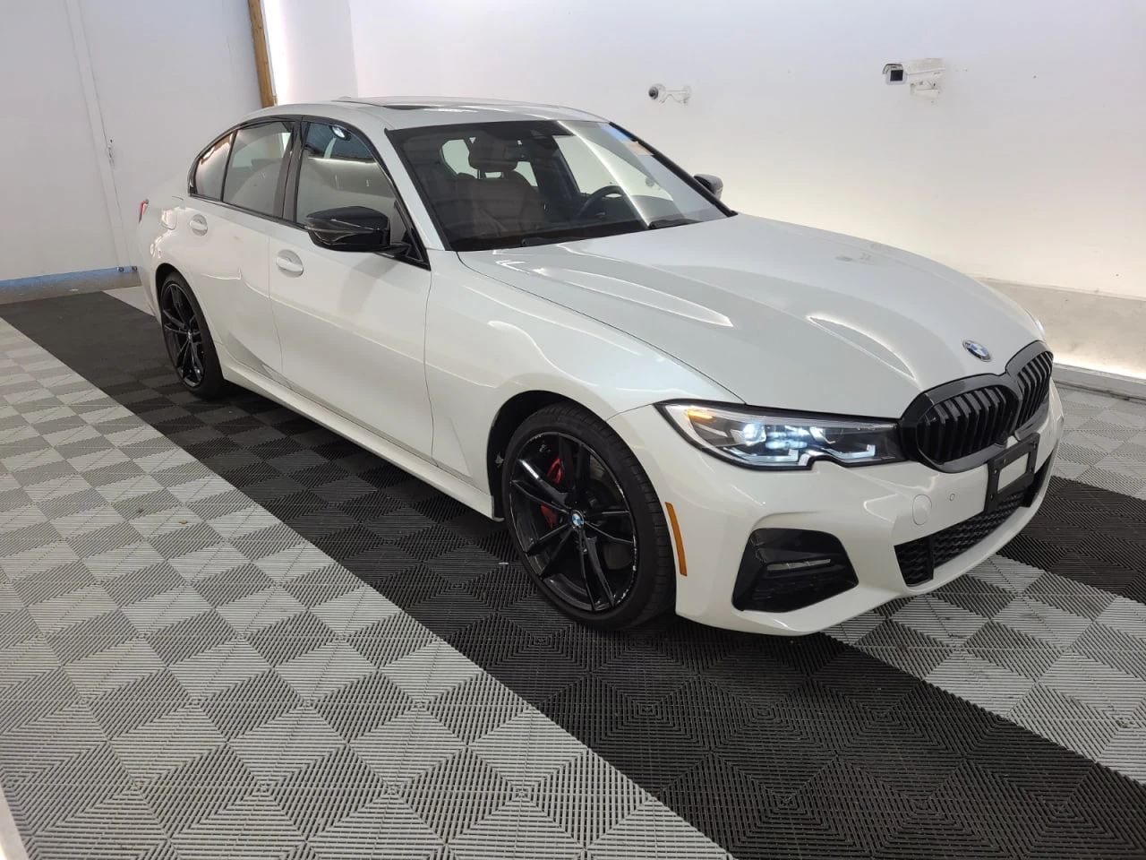 BMW 330 * CARFAX * АВТО КРЕДИТ * ЦЕНА ДО БГ! - изображение 3