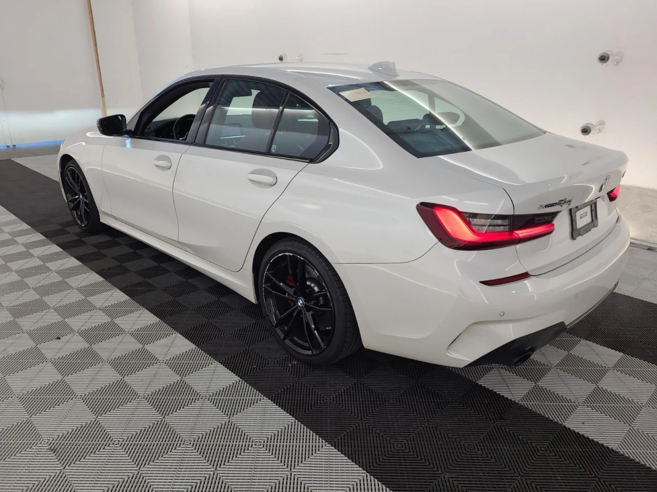 BMW 330 * CARFAX * АВТО КРЕДИТ * ЦЕНА ДО БГ! - изображение 4