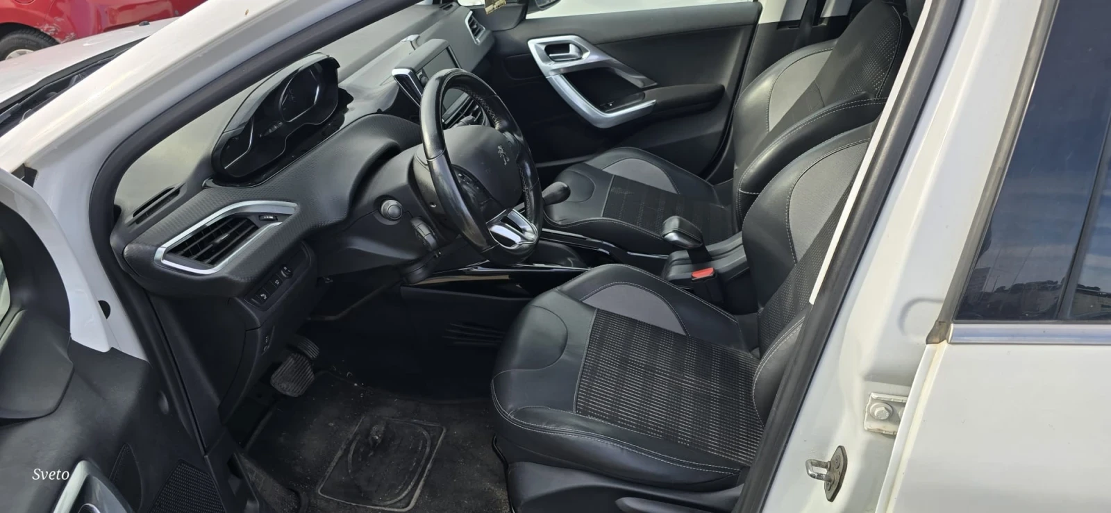 Peugeot 2008 1.2i 131k.c ALLURE ITALIA 83000km.  - изображение 5