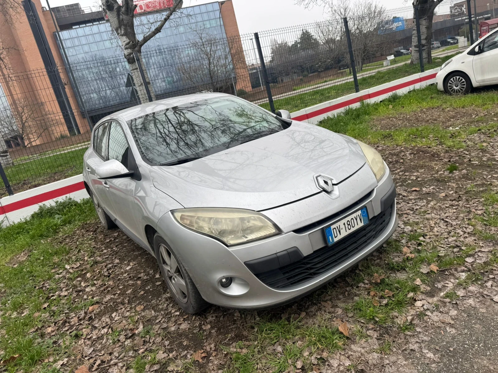 Renault Megane (KATO НОВА) - изображение 3