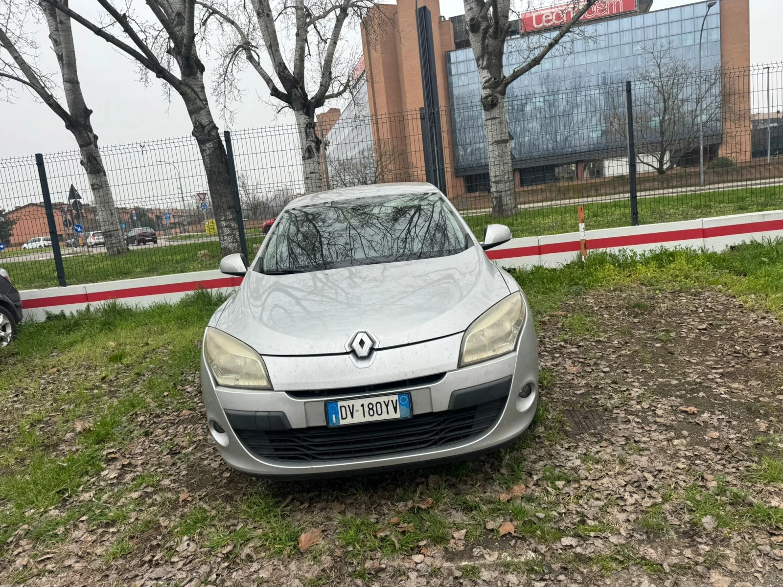 Renault Megane (KATO НОВА) - изображение 2