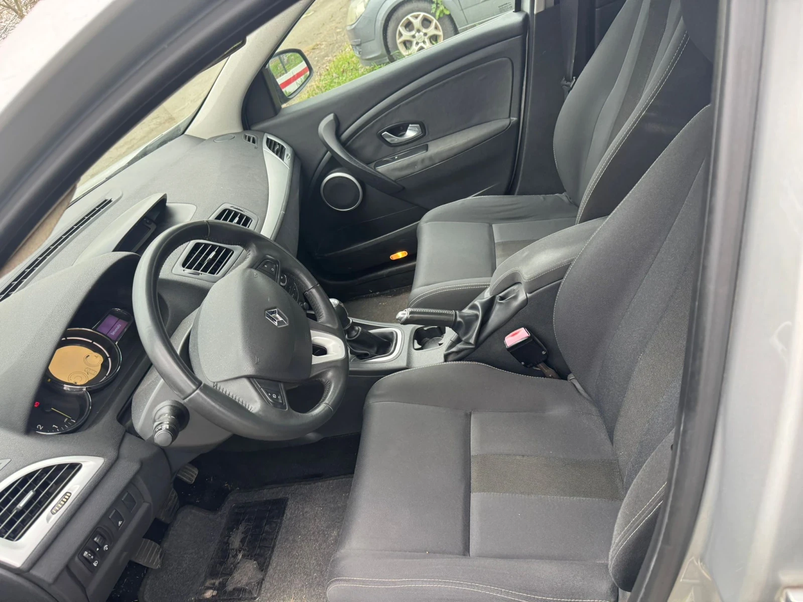 Renault Megane (KATO НОВА) - изображение 6