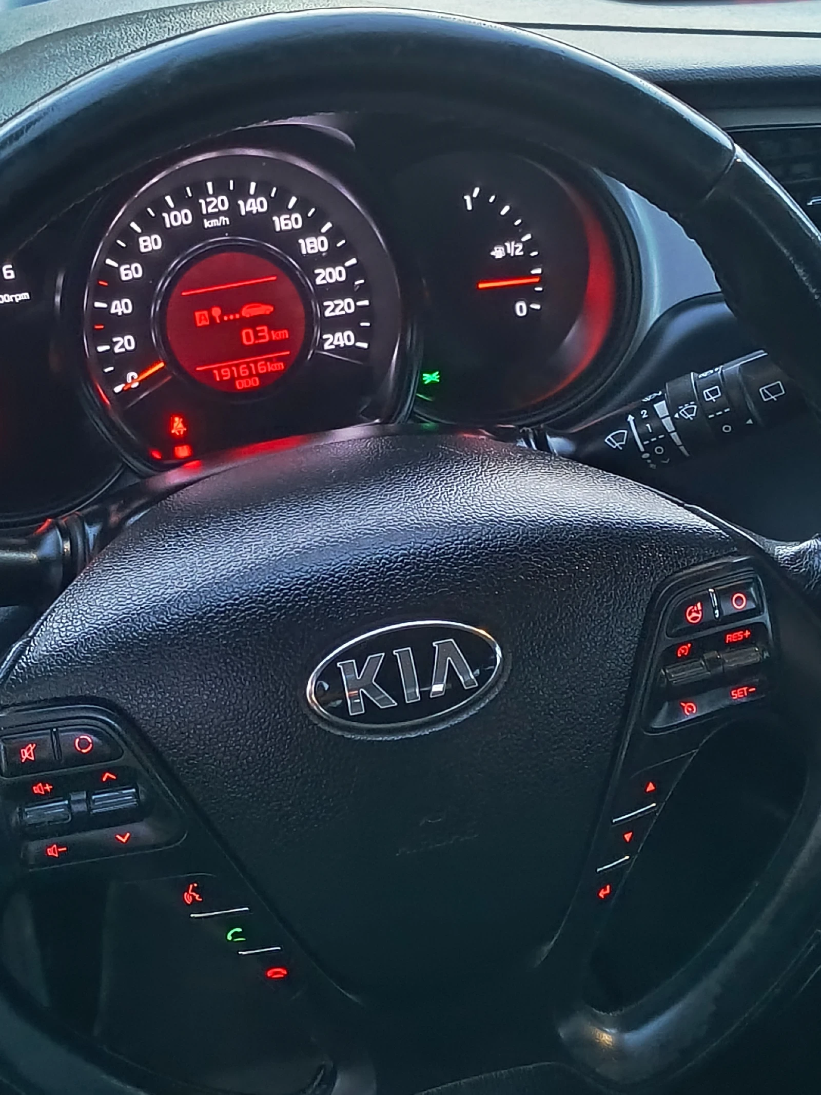 Kia Ceed 1.6 CRDI eco dynamics, снимка 11 - Автомобили и джипове - 53978213