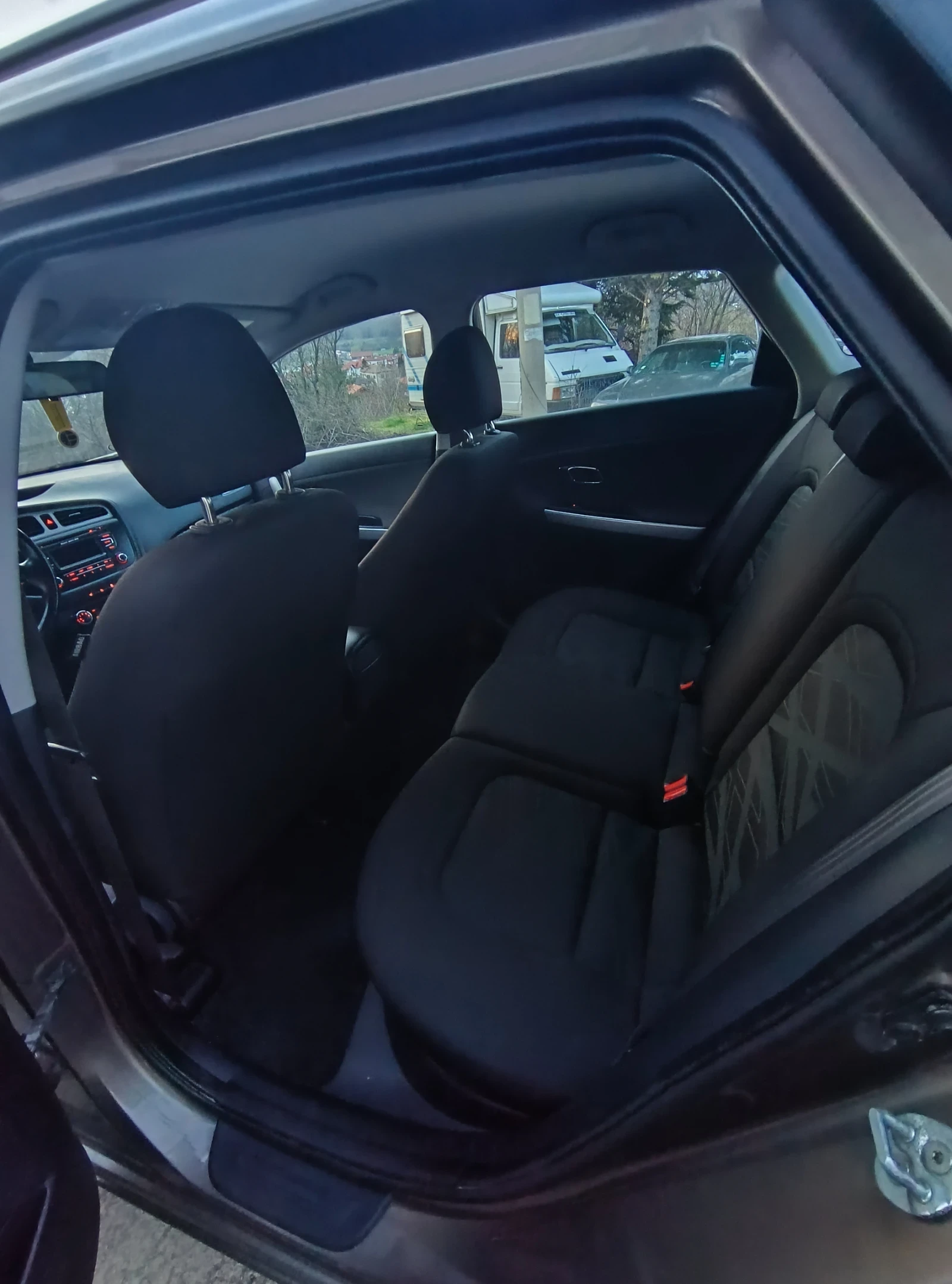 Kia Ceed 1.6 CRDI eco dynamics, снимка 15 - Автомобили и джипове - 53978213