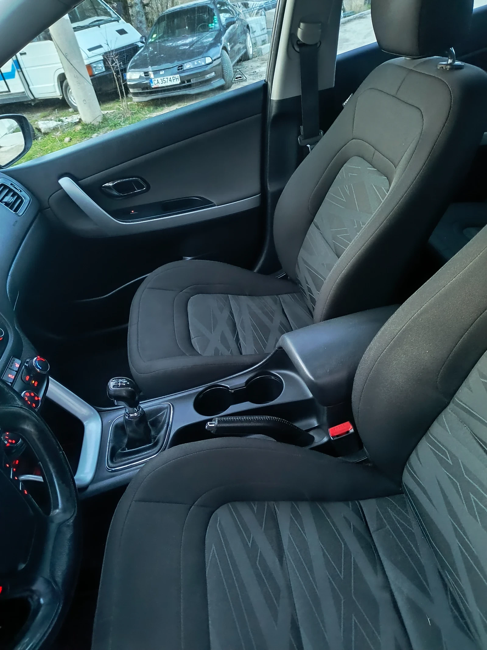 Kia Ceed 1.6 CRDI eco dynamics, снимка 14 - Автомобили и джипове - 53978213