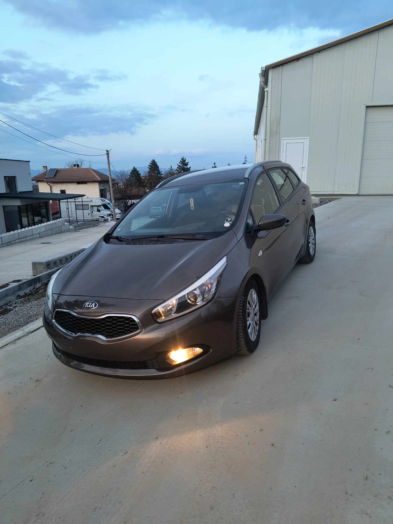 Kia Ceed 1.6 CRDI eco dynamics, снимка 7 - Автомобили и джипове - 53978213