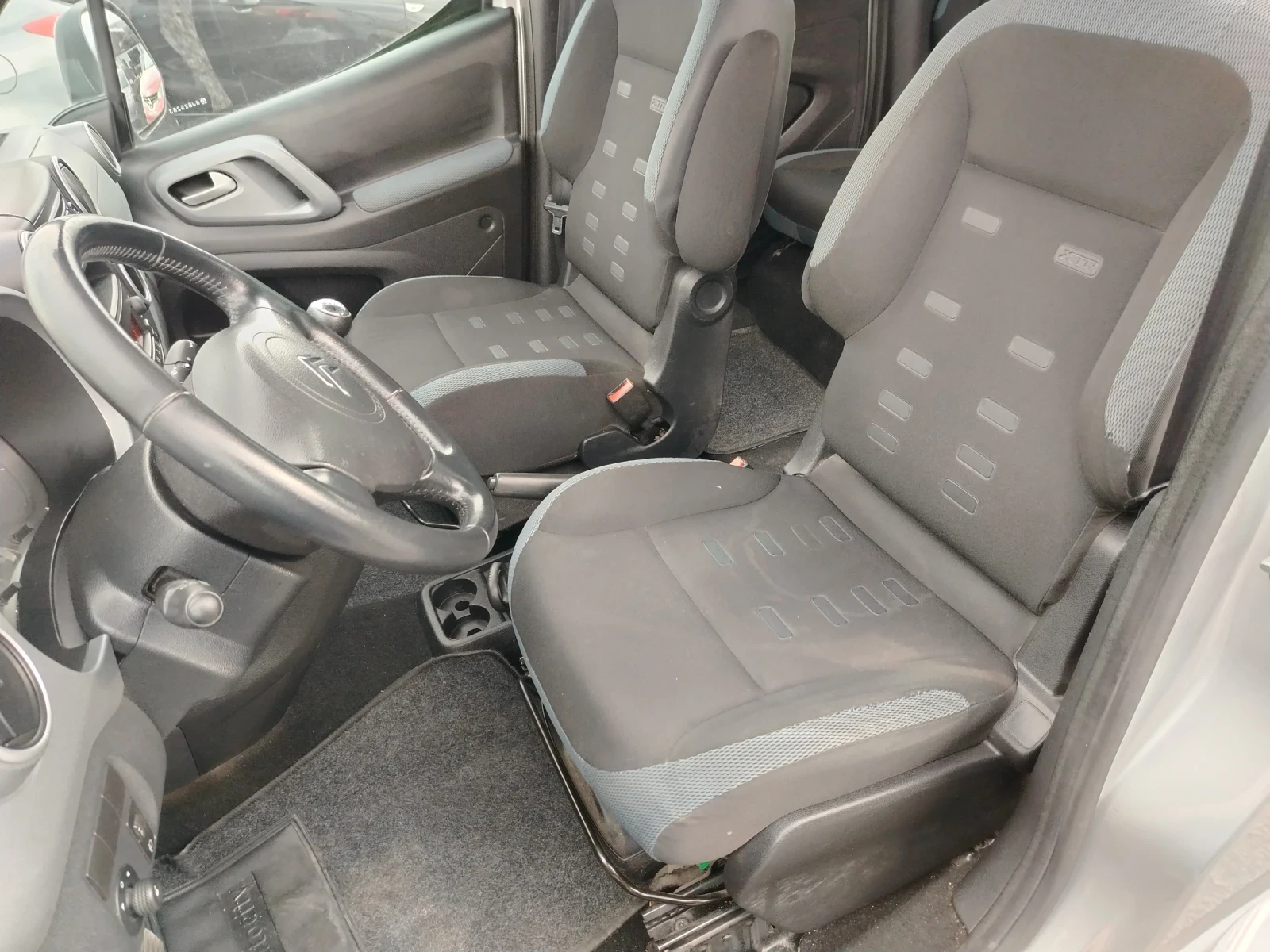 Citroen Berlingo 1.6 HDI, снимка 12 - Автомобили и джипове - 53922303