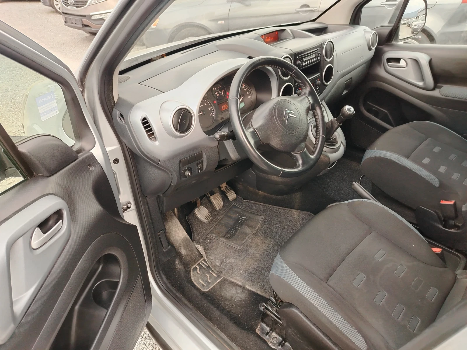 Citroen Berlingo 1.6 HDI, снимка 11 - Автомобили и джипове - 53922303