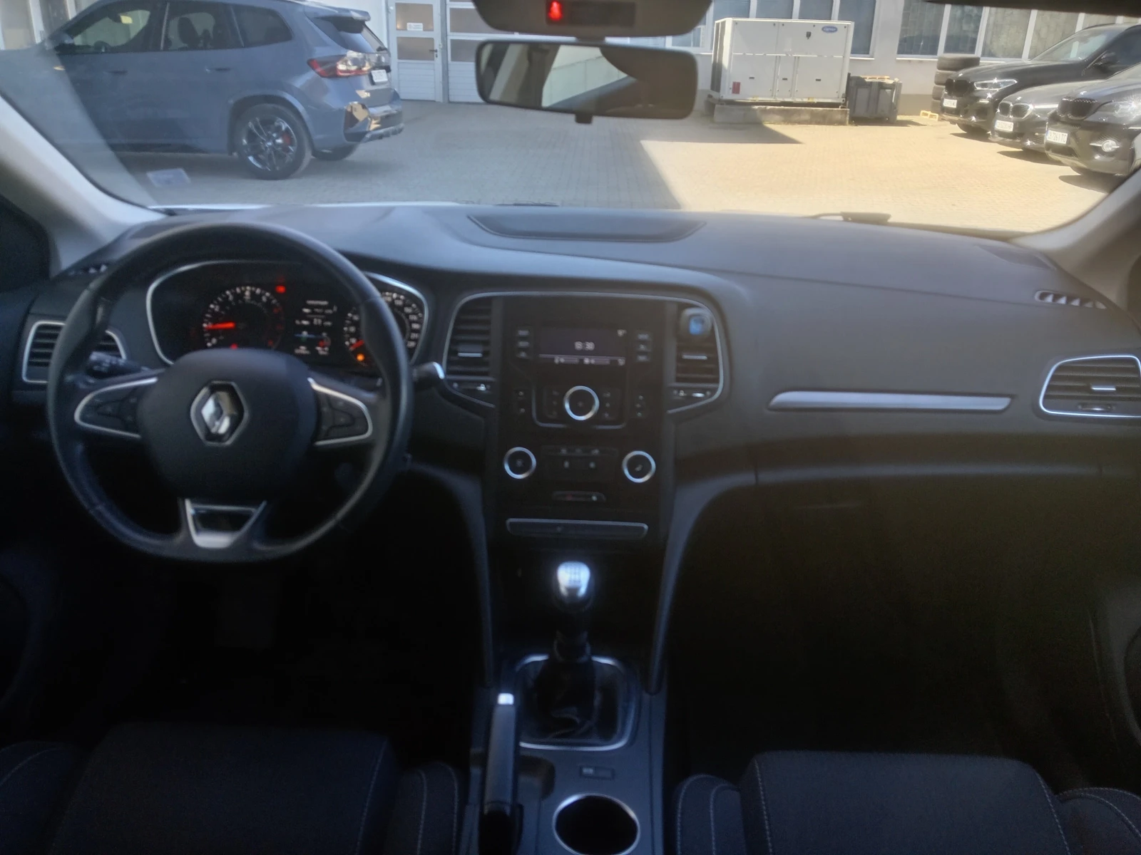 Renault Megane 1.33 Tce 140, снимка 8 - Автомобили и джипове - 54333489