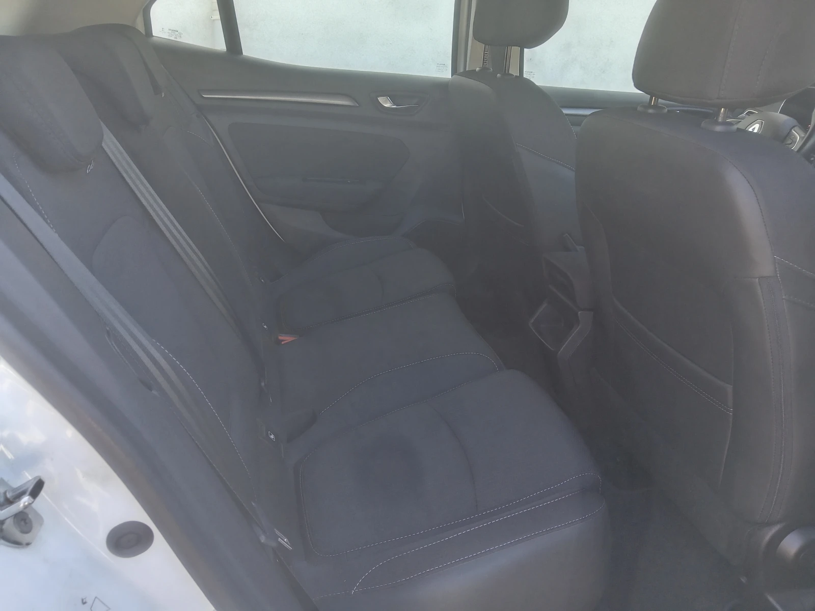 Renault Megane 1.33 Tce 140, снимка 7 - Автомобили и джипове - 54333489