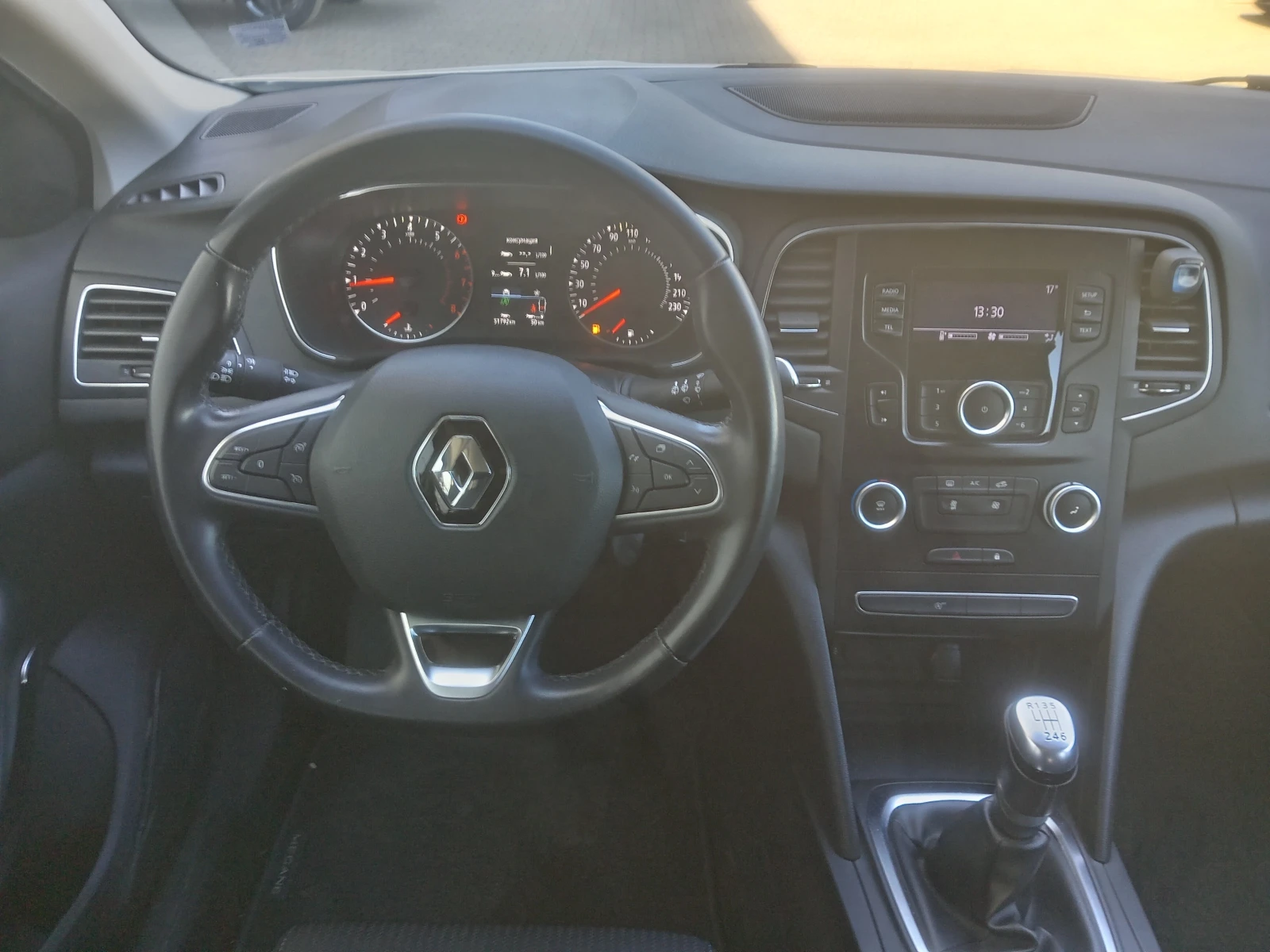 Renault Megane 1.33 Tce 140, снимка 9 - Автомобили и джипове - 54333489