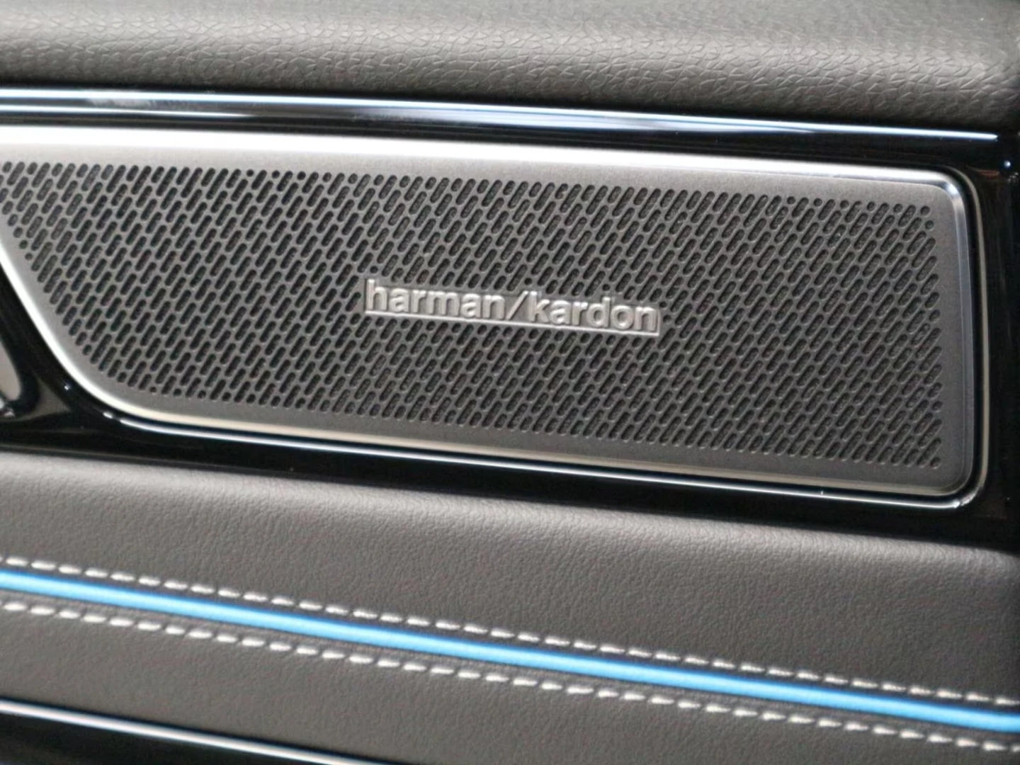 VW ID.7 PRO/286HP/MASSAGE/MEMO/360/HUD/H&K/KLESS/250q, снимка 12 - Автомобили и джипове - 54414348