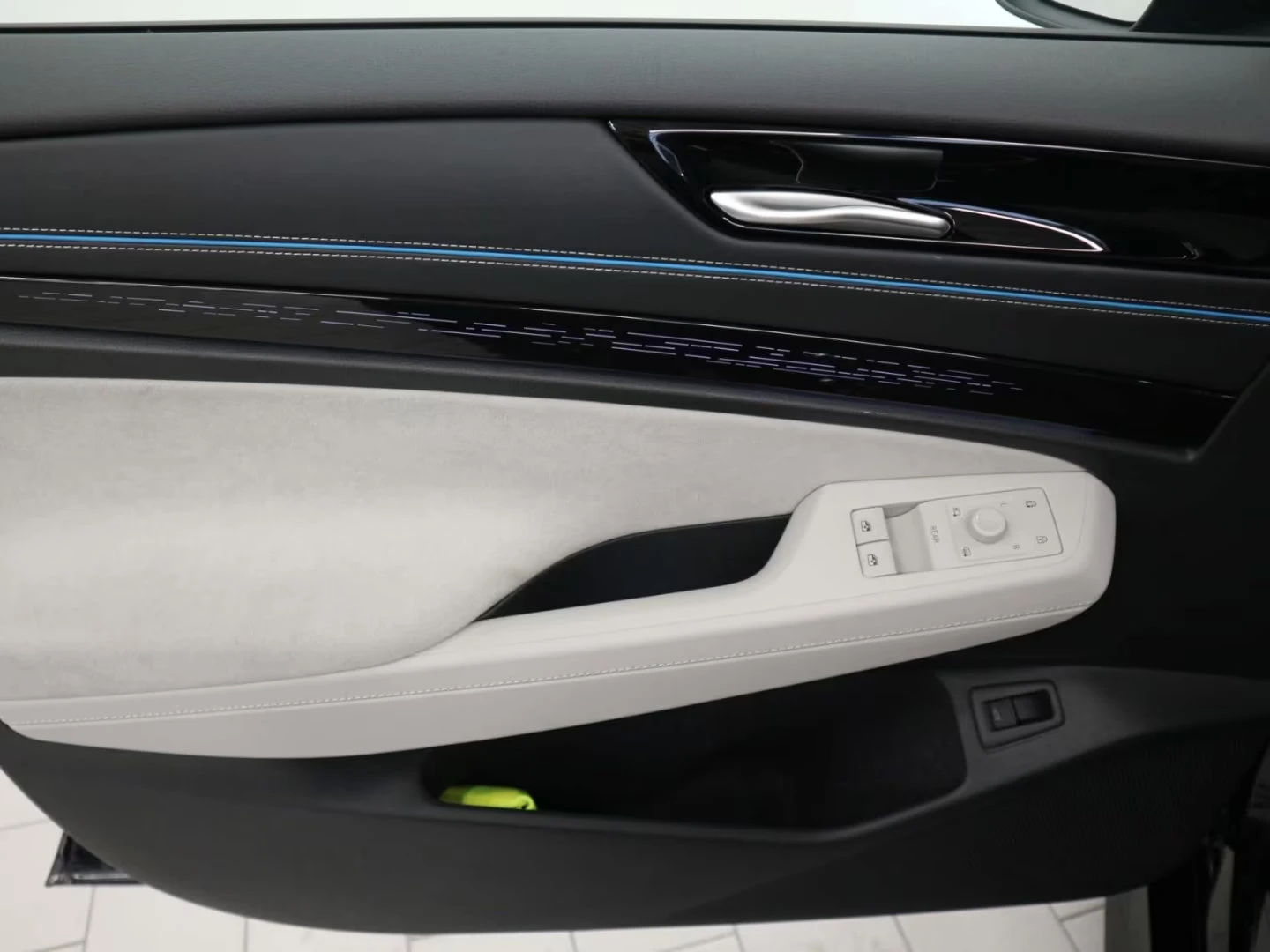 VW ID.7 PRO/286HP/MASSAGE/MEMO/360/HUD/H&K/KLESS/250q, снимка 11 - Автомобили и джипове - 54414348
