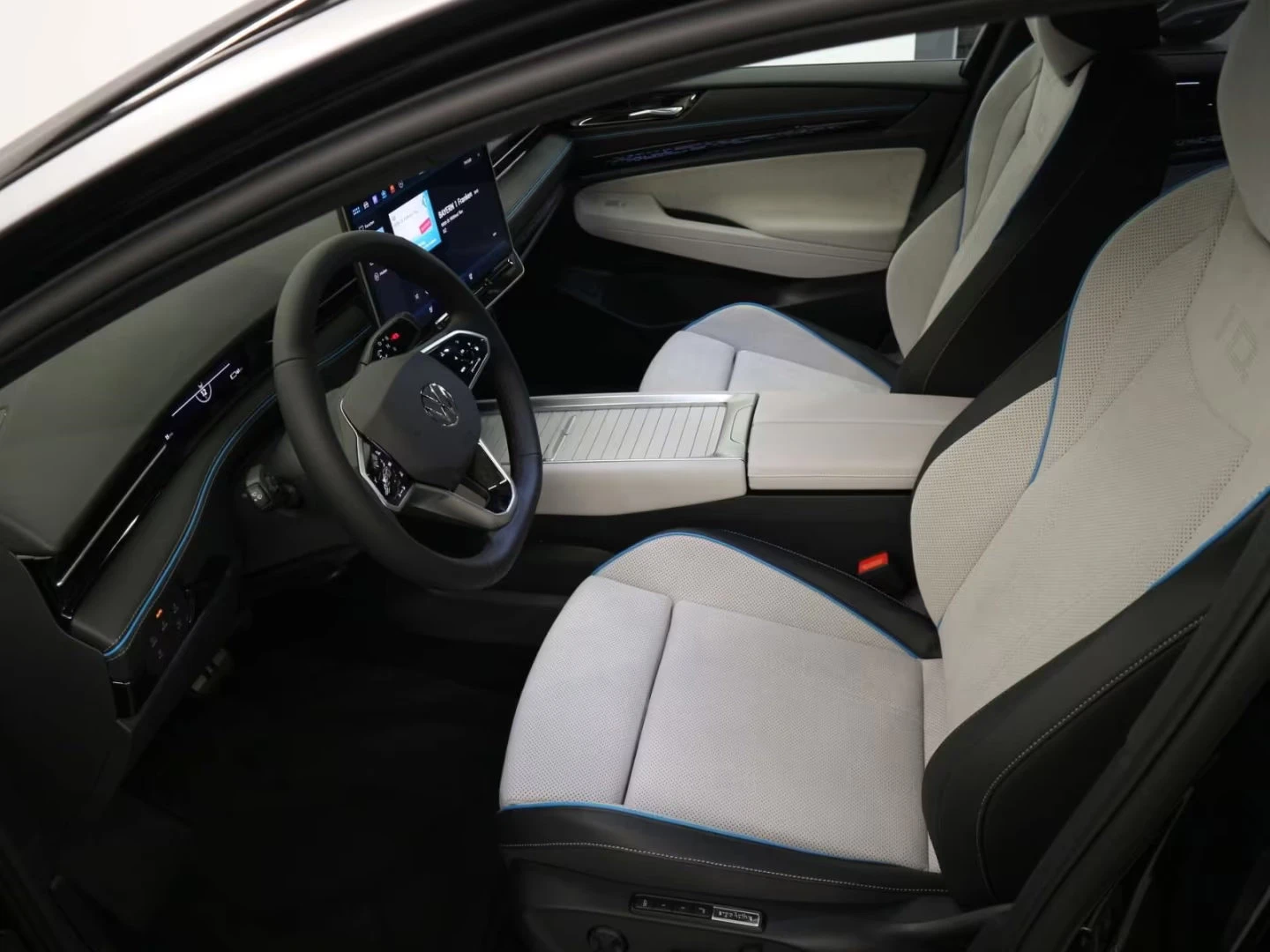 VW ID.7 PRO/286HP/MASSAGE/MEMO/360/HUD/H&K/KLESS/250q, снимка 4 - Автомобили и джипове - 54414348