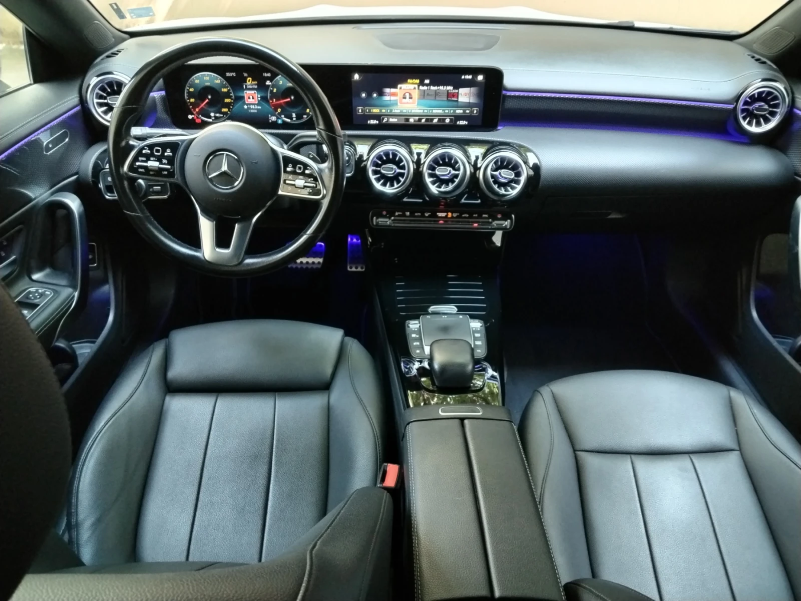 Mercedes-Benz CLA 200, снимка 9 - Автомобили и джипове - 54560869
