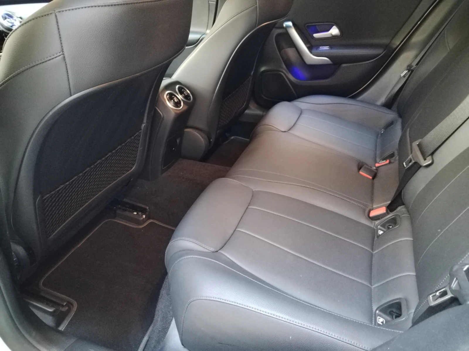 Mercedes-Benz CLA 200, снимка 8 - Автомобили и джипове - 54560869
