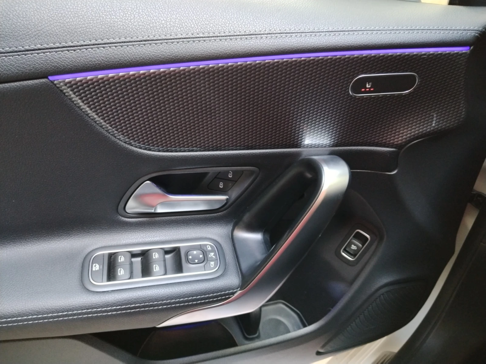 Mercedes-Benz CLA 200, снимка 10 - Автомобили и джипове - 54560869