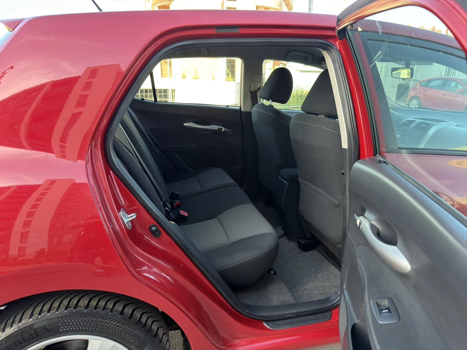 Toyota Auris 1.6i FACE, снимка 15 - Автомобили и джипове - 54842297