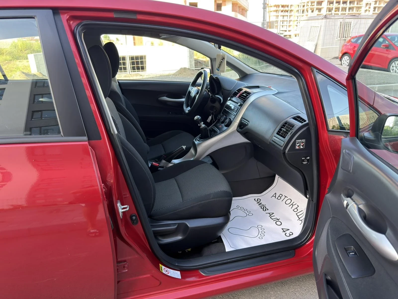 Toyota Auris 1.6i FACE, снимка 13 - Автомобили и джипове - 54842297
