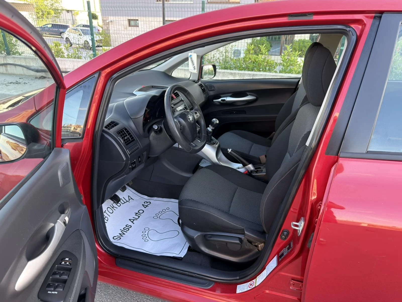 Toyota Auris 1.6i FACE, снимка 9 - Автомобили и джипове - 54842297