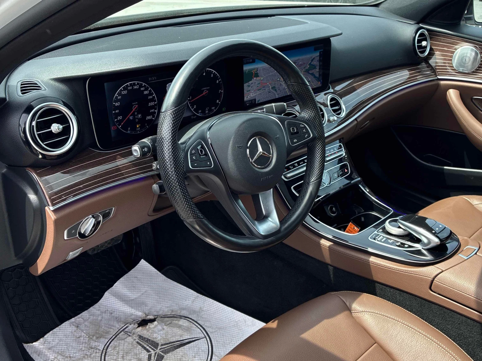 Mercedes-Benz E 400 * * CARFAX * * АВТО КРЕДИТ * * , снимка 5 - Автомобили и джипове - 54991030