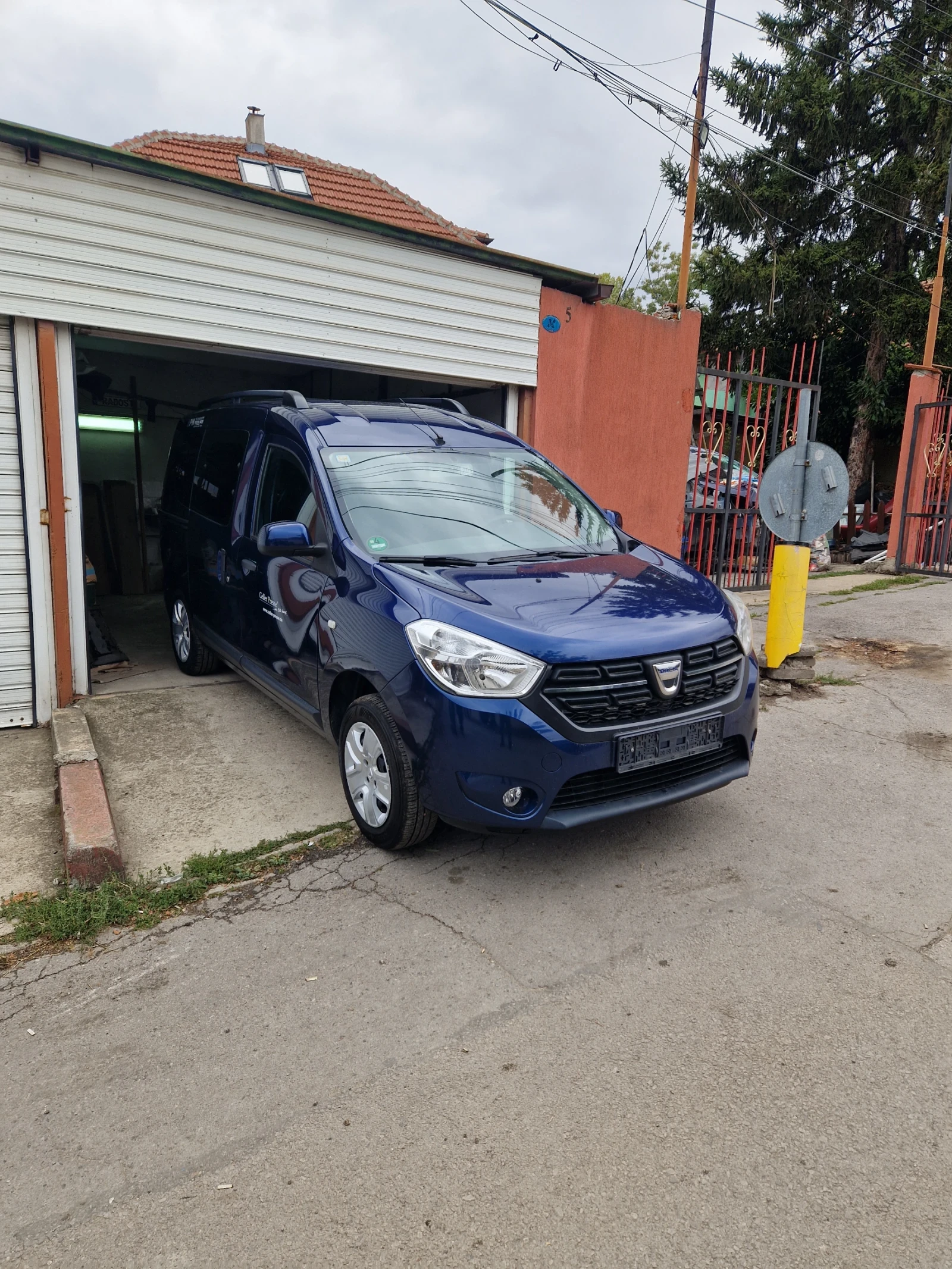 Dacia Dokker 1.6  Газ-бензин , камере, снимка 3 - Автомобили и джипове - 56234285