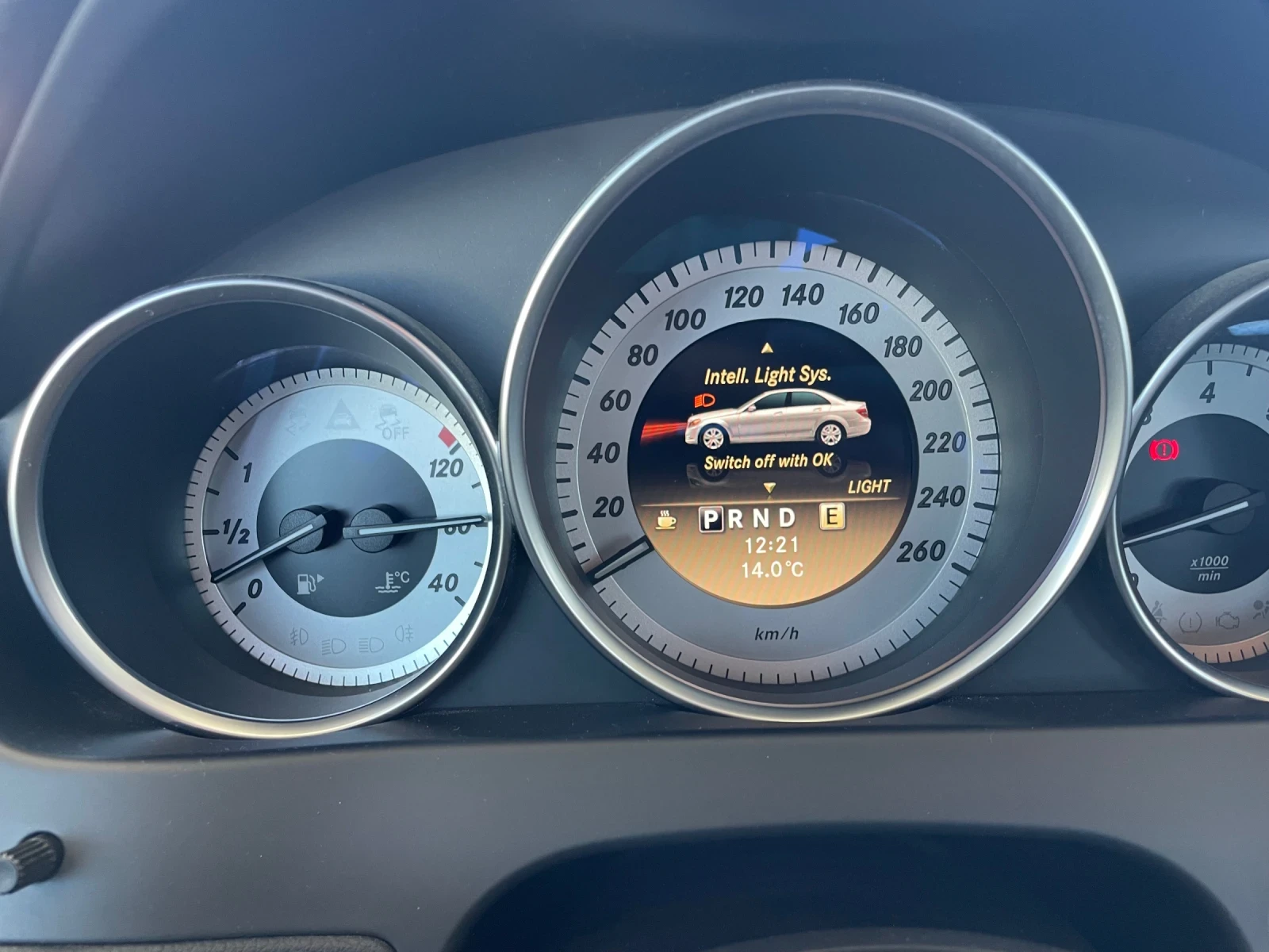 Mercedes-Benz C 180, снимка 16 - Автомобили и джипове - 56337970