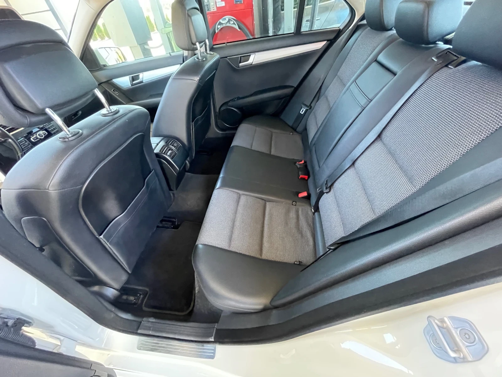 Mercedes-Benz C 180, снимка 12 - Автомобили и джипове - 56337970
