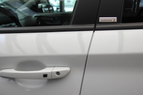 Hyundai Kona Lane Assist/Premium Sound/Камера/64Kwh, снимка 7 - Автомобили и джипове - 45174545