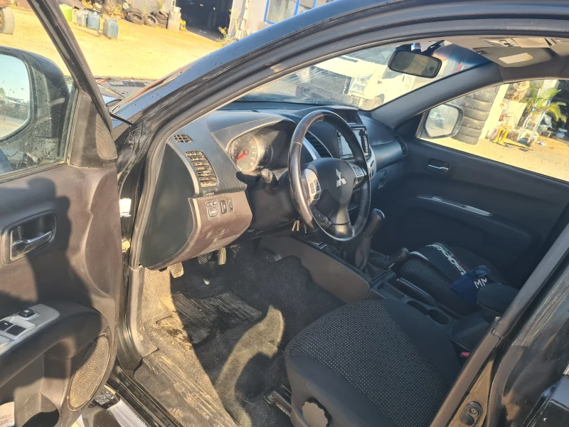 Mitsubishi L200, снимка 10 - Автомобили и джипове - 51391812