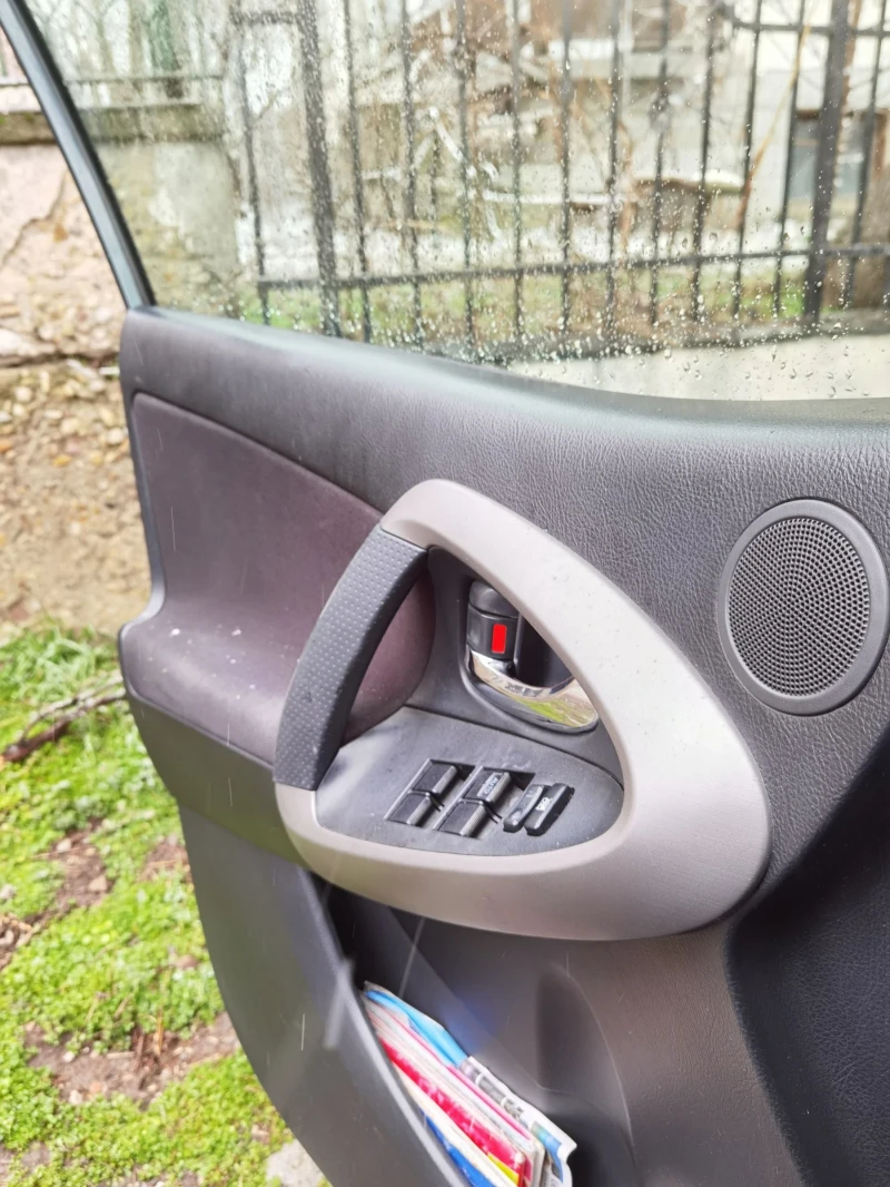 Toyota Rav4, снимка 16 - Автомобили и джипове - 53396298