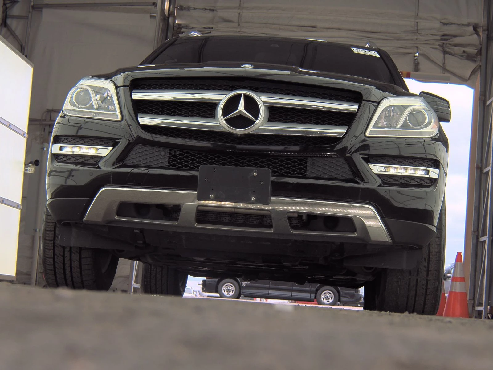 Mercedes-Benz GL 450 ПОДГРЕВ/ОБДУХВАНЕ/КЕЙЛЕС/СЛЕДЕНЕ НА ЛЕНТИ/360 CAM - изображение 4