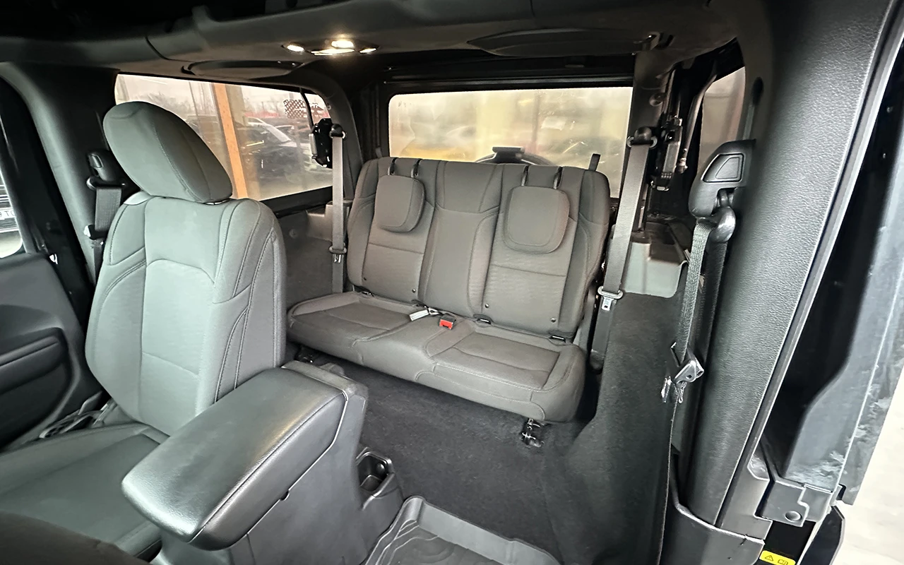 Jeep Wrangler Sport 3.6 V6 - изображение 7