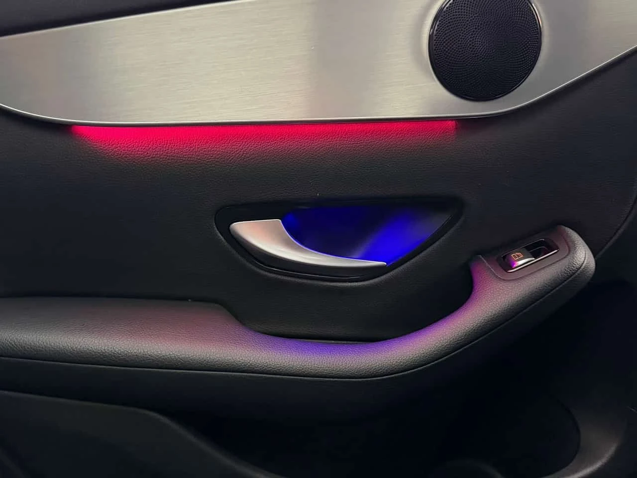 Mercedes-Benz GLC * 300 * CARFAX * ЦЕНА ДО БГ, снимка 14 - Автомобили и джипове - 53872431