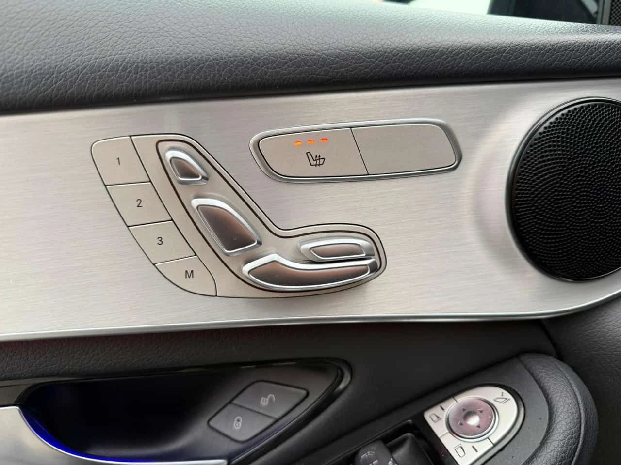 Mercedes-Benz GLC * 300 * CARFAX * ЦЕНА ДО БГ, снимка 12 - Автомобили и джипове - 53872431