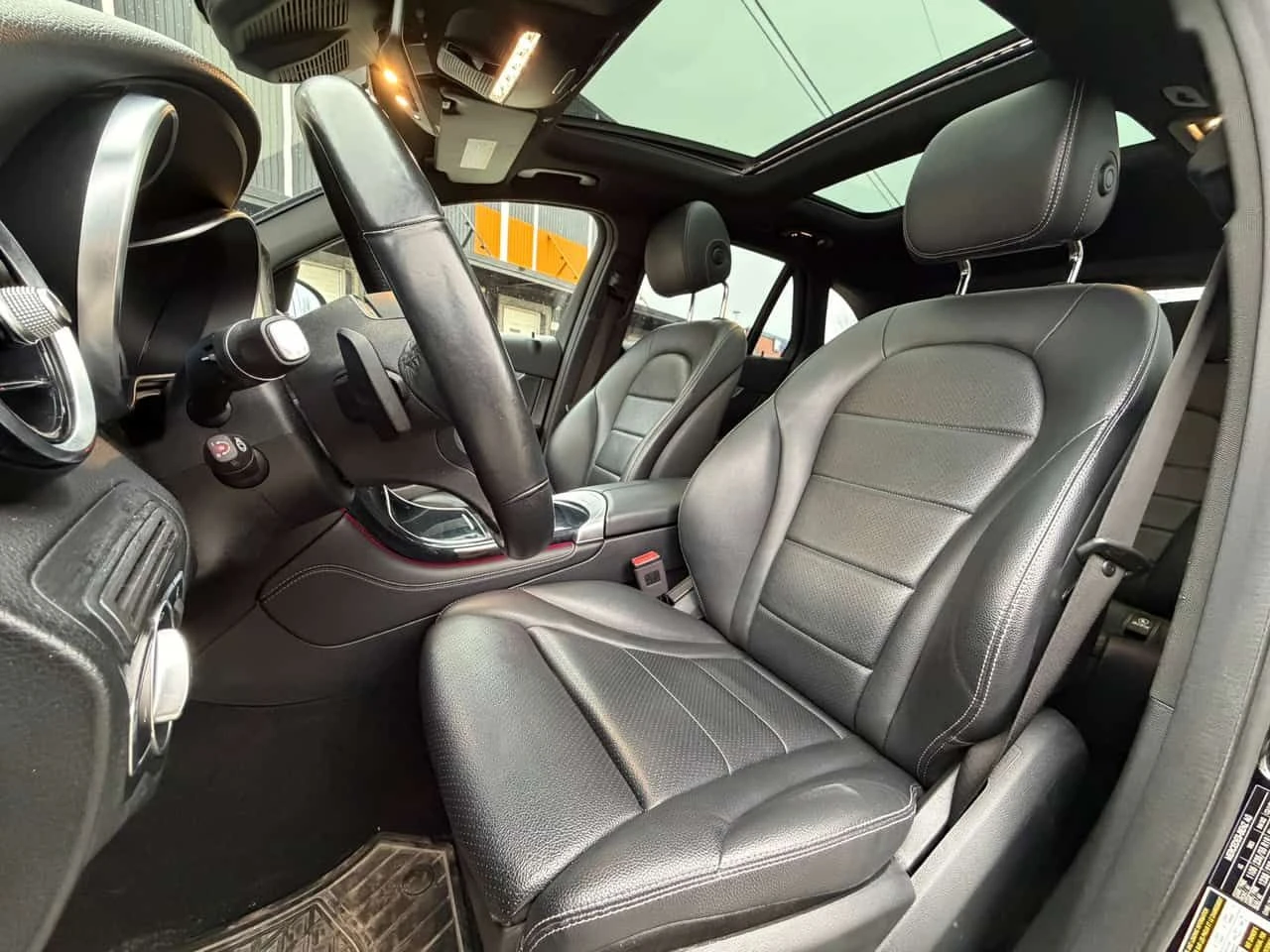 Mercedes-Benz GLC * 300 * CARFAX * ЦЕНА ДО БГ, снимка 2 - Автомобили и джипове - 53872431