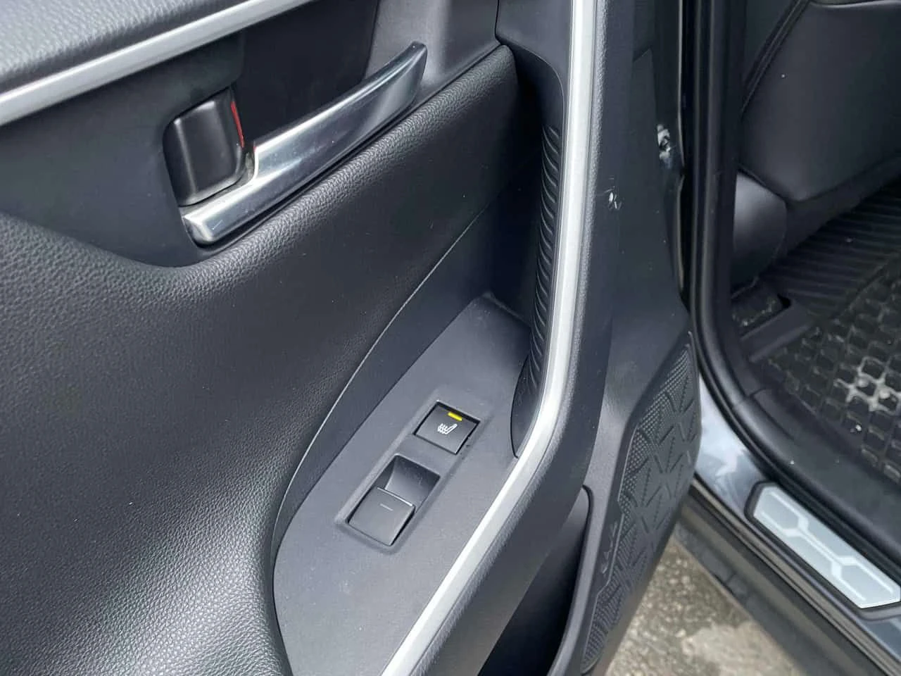 Toyota Rav4 * XSE AWD * CARFAX * ЦЕНА ДО БГ, снимка 13 - Автомобили и джипове - 53995476