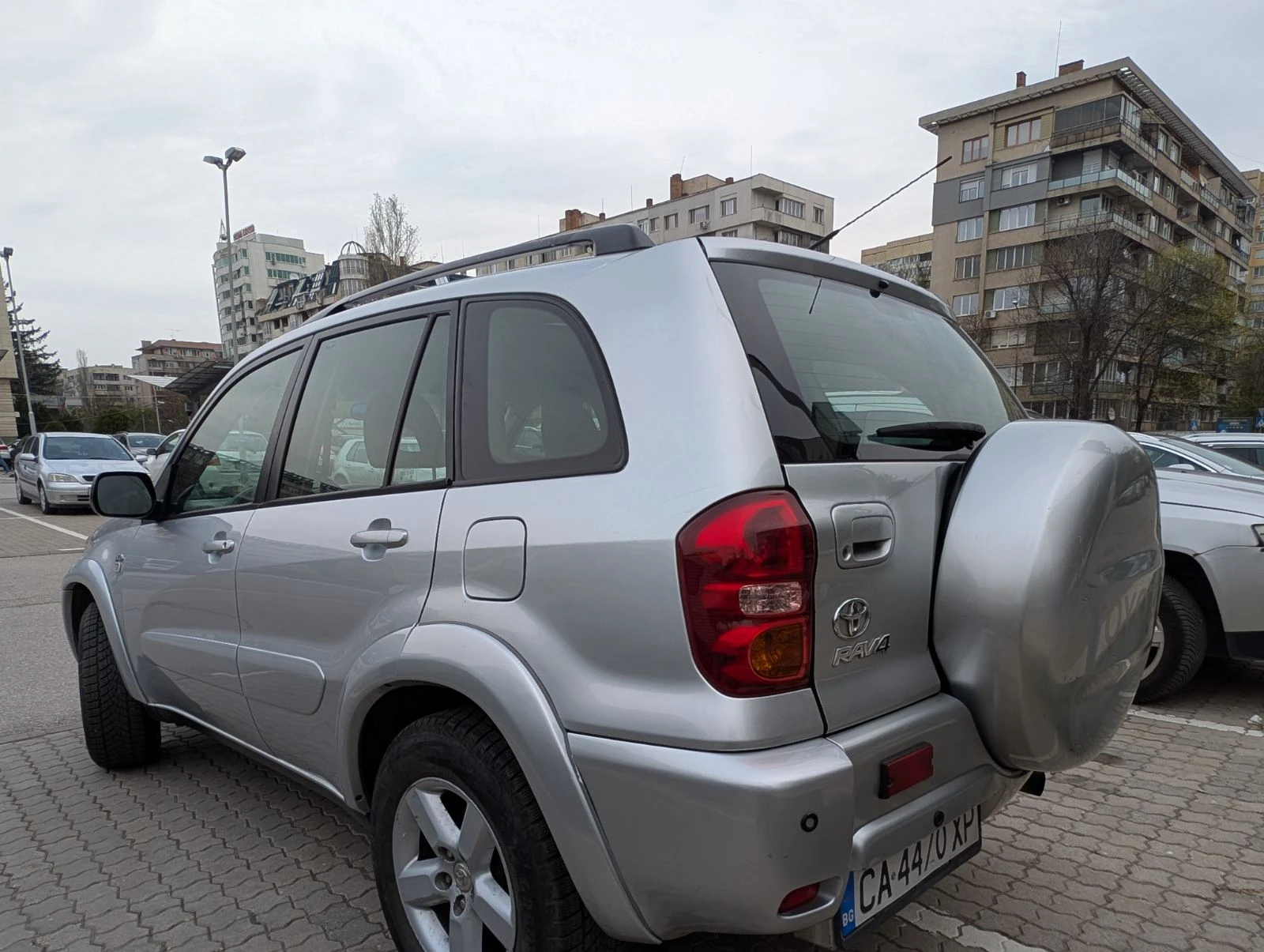 Toyota Rav4 D4D | 4x4 | Личен автомобил, снимка 3 - Автомобили и джипове - 54235905