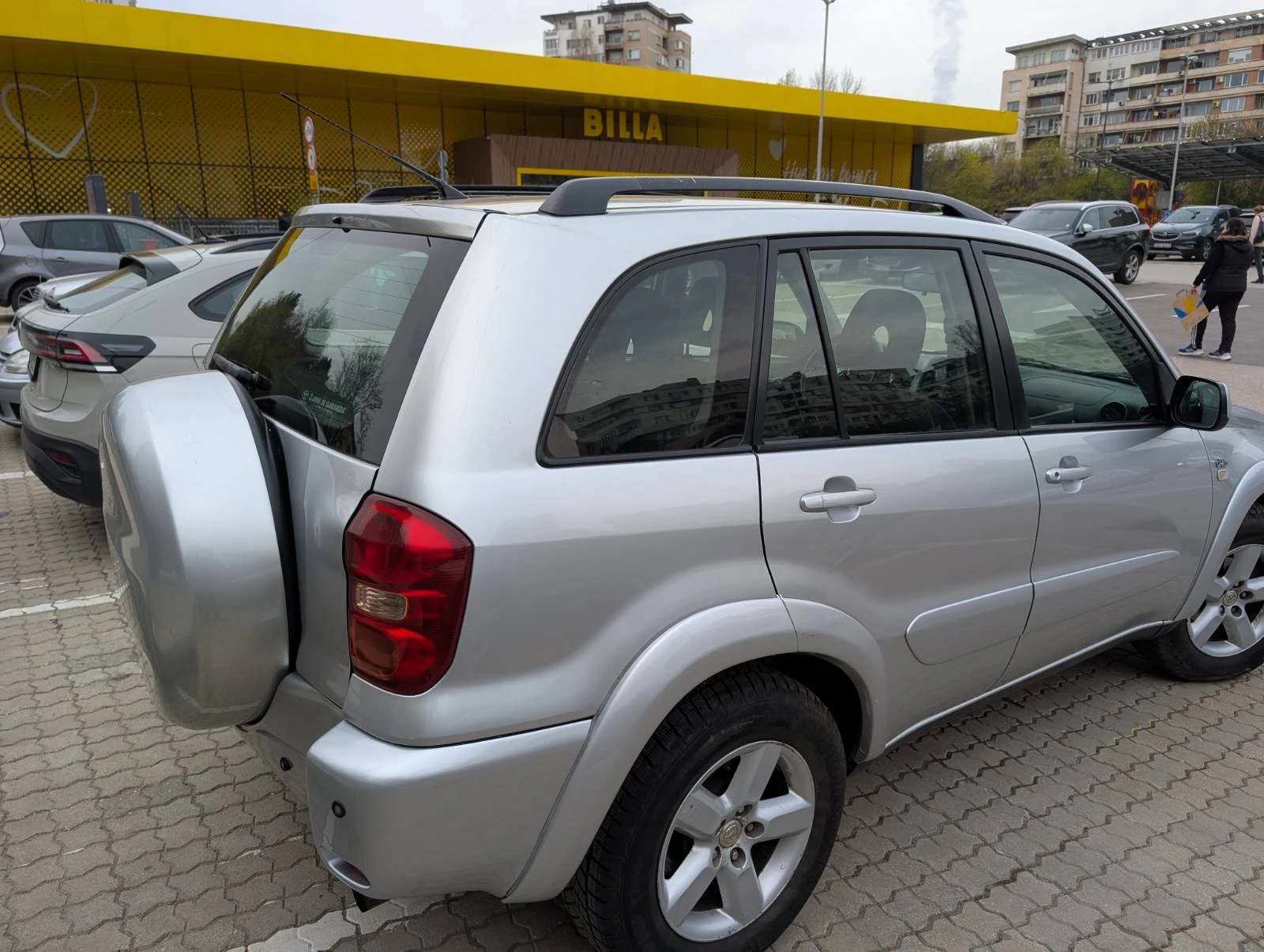 Toyota Rav4 D4D | 4x4 | Личен автомобил, снимка 5 - Автомобили и джипове - 54235905