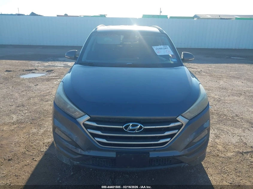 Hyundai Tucson 2.0l Sel Plus, снимка 12 - Автомобили и джипове - 54307013
